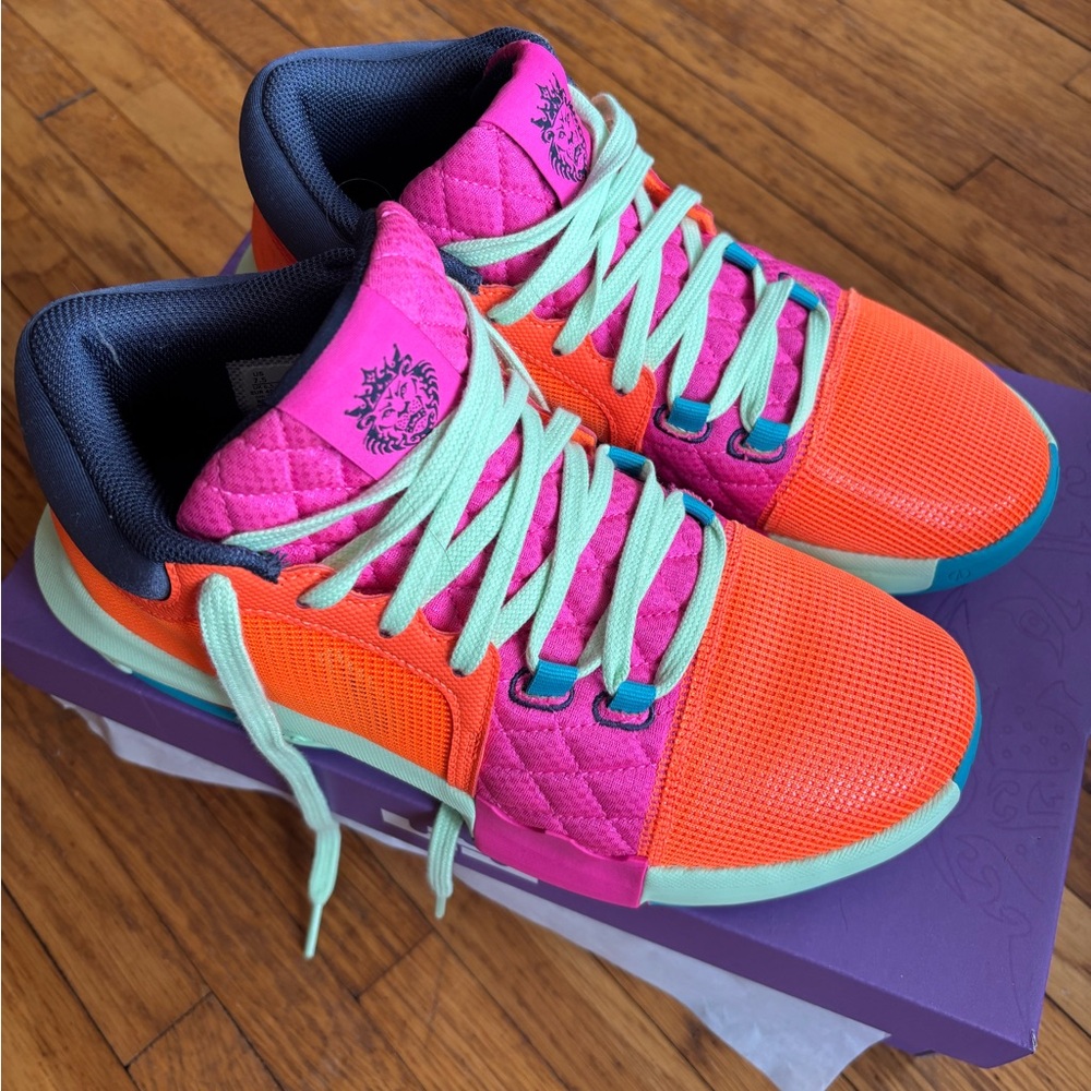 Nike LeBron Witness VIII